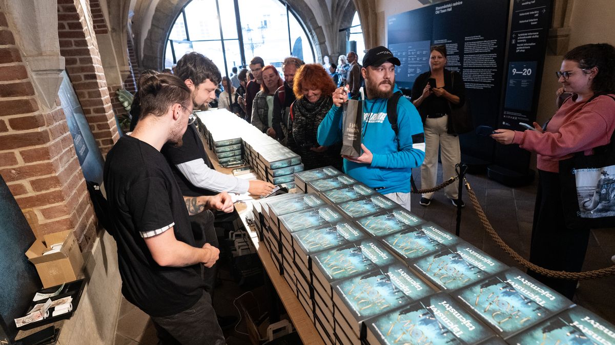 Dan Brown objevil Prahu. Turisté ho budou následovat, literární ceny sotva